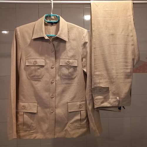 Beige Reitmans suit used in very good condition