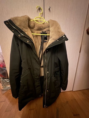 Μπουφάν Zara καινούργιο, πολύ ζεστό, αδιάβροχο, πράσινο με αποσπώμενη κουκούλα