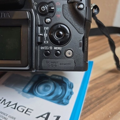 Minolta Dimage A1 digital camera with 28-200mm superzoom lens like new