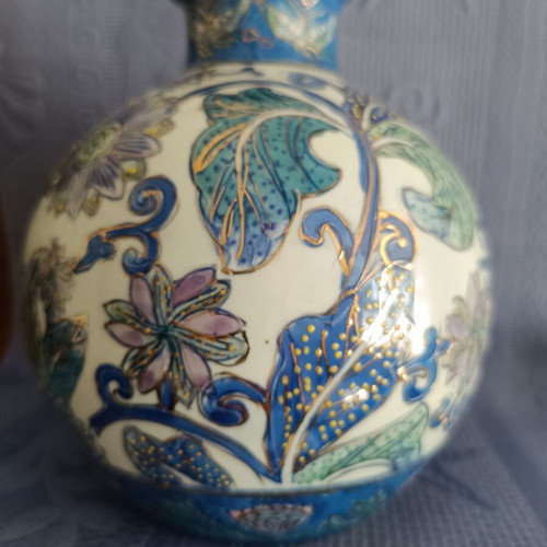 Vintage decorative handpainted vase like new