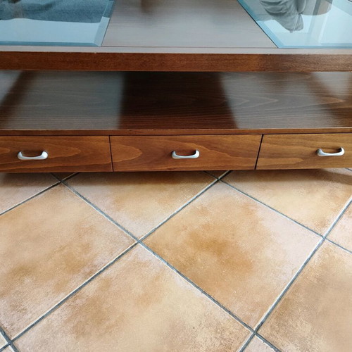 Solid wood coffee table like new