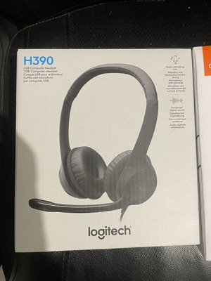 Logitech H390 and Creative HS-720 v2 headsets new, professional communication