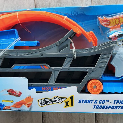 Mattel Hot Wheels Stunt & Go Truck Track, sealed