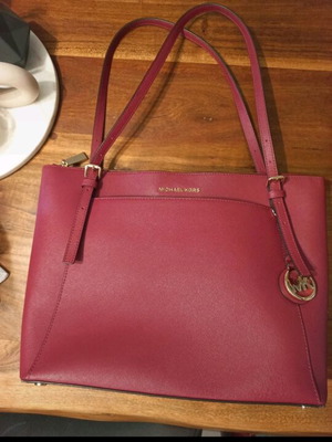 Michael Kors leather shoulder bag cherry color like new