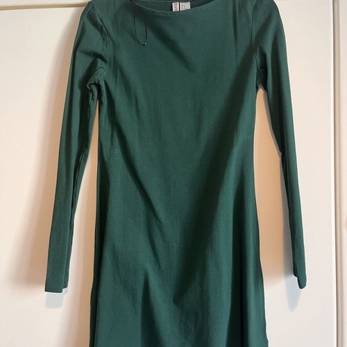 H&M Divided green long-sleeve dress size M like new