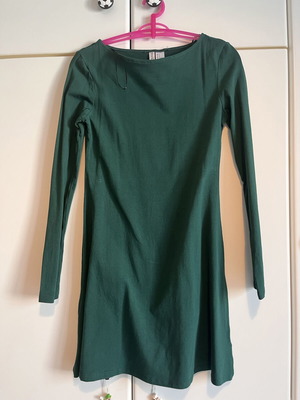 H&M Divided green long-sleeve dress size M like new