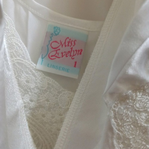 Miss Evelyn set robe and nightgown new, size M, white