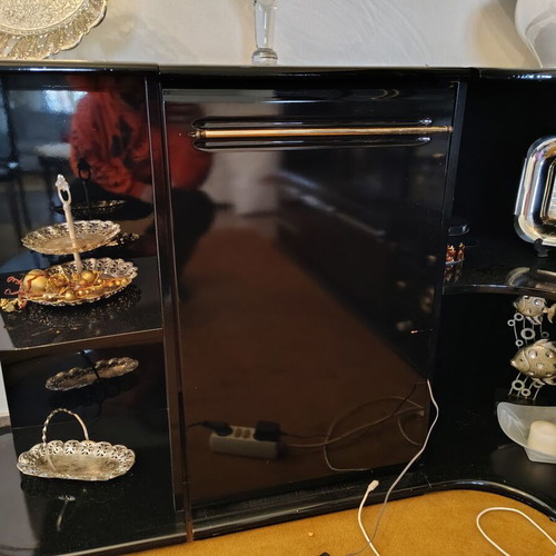 Black lacquer unit used, detachable