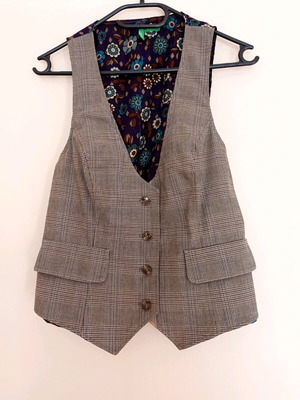 Benetton checked vest like new, size S, grey