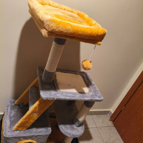 Cat Tree Scratching Post like new