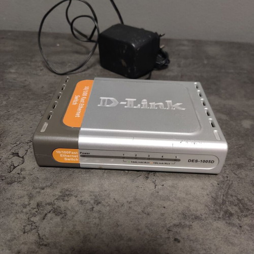 D-Link Switch DES-1005D 5-Port Ethernet like new