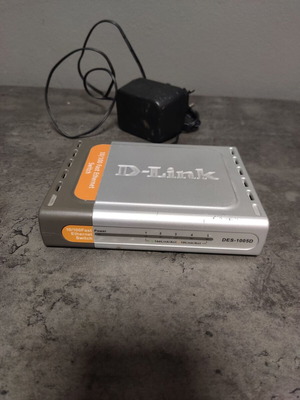 D-Link Switch DES-1005D 5-Port Ethernet like new