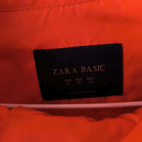 Zara windbreaker jacket size M like new, red