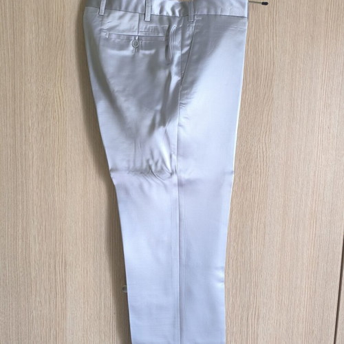 Groomsuit silver like new, includes accessories, size L