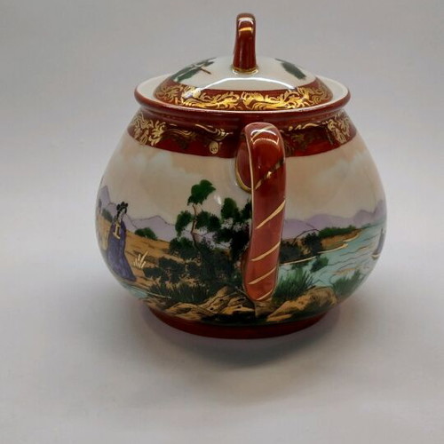 Osaka sugar bowl like new, large 770 ml with Japanese decor