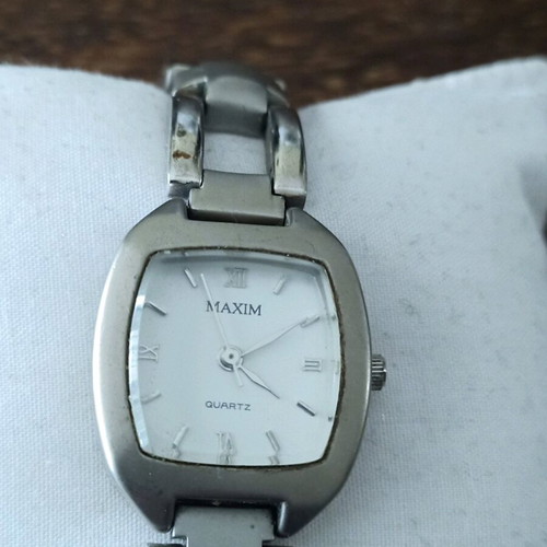 Maxim quartz metal women's watch like new