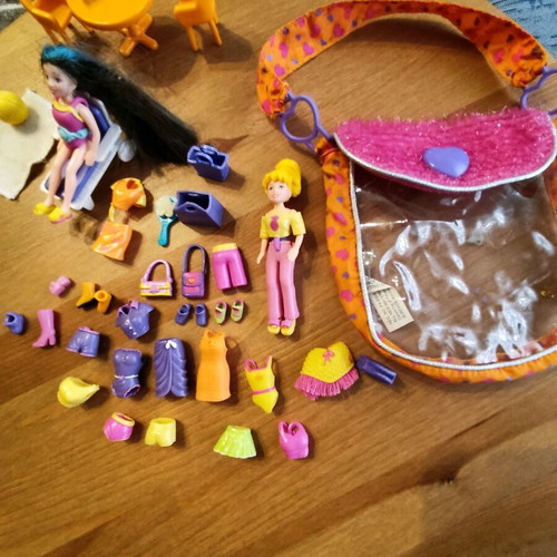 Polly Pocket bag with 2 dolls and accessories like new