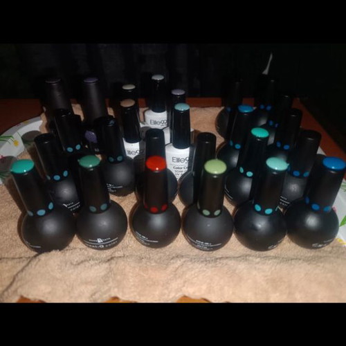 Semi-permanent nail polish pack of 25 in excellent condition
