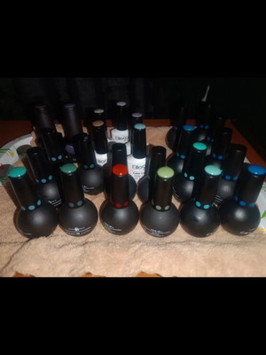 Semi-permanent nail polish pack of 25 in excellent condition