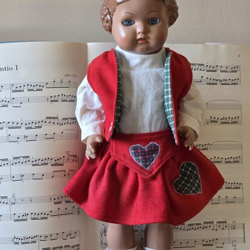 Schildkröt doll collectible numbered, like new