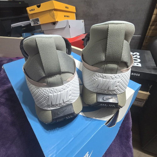 Nike GO FlyEase sneakers size 42.5
