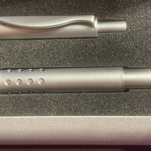 Azcue pen like new in its box