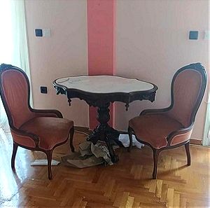 Μαρμάρινο τραπέζι με δύο καρέκλες