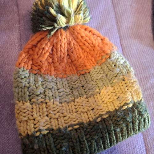 Starling hat like new, very warm with lining