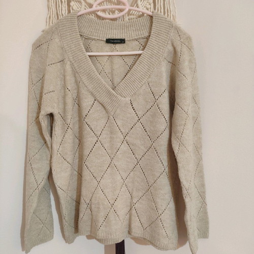Beige knitted sweater with quilted pattern like new, size M