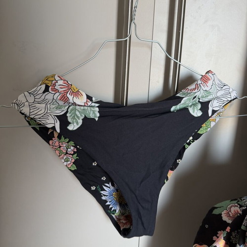 Maaji Reversible Bikini Set with Backpack size M like new