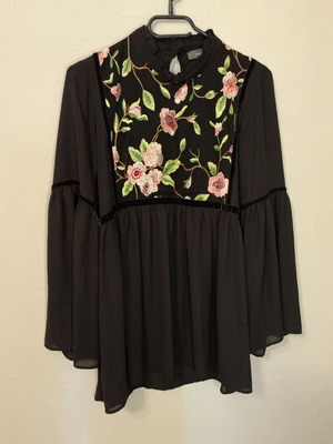 Primark blouse with embroidery black like new, vintage style