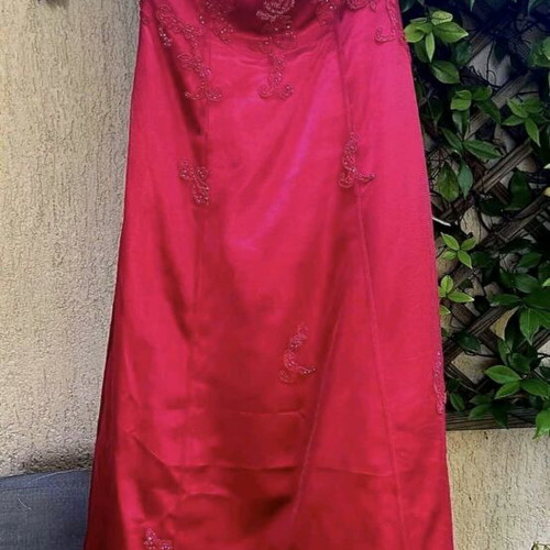Formal dress red, like new, size M with embroidery
