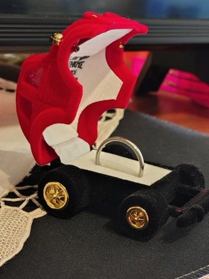Velvet ring box in car shape new