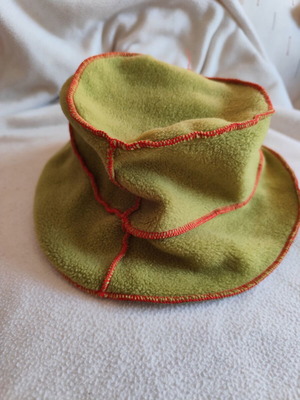 Popelin soft hat like new, green size M
