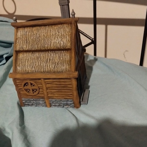 Dnd house like new with small broken part on roof