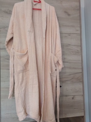 Women's bathrobe used, salmon color, belt, size L, no hood