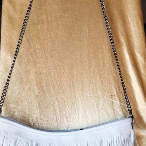 Allo shoulder bag like new, white with fringes, zipper broken