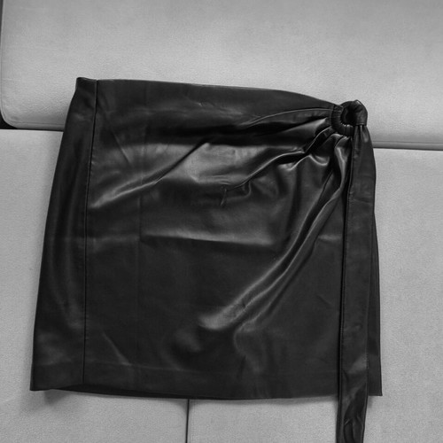 Mango black leather texture skirt, like new, size L