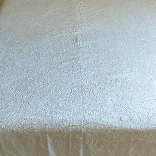 Vintage traditional white pique bedspread like new