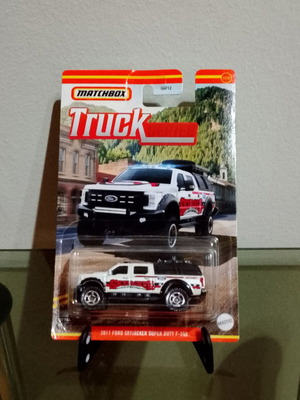 Matchbox 2017 Ford Skyjacker Super Duty F-350 toy truck