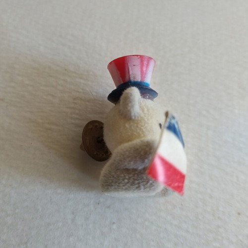 Retro children's velvet pin from the 80s like new