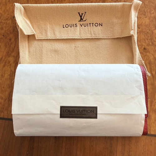 Louis Vuitton Capucines Wallet Taurillon Leather Fuchsia Pink