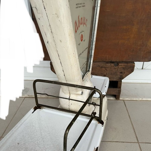 Grocery scale used with enamel lids, functional