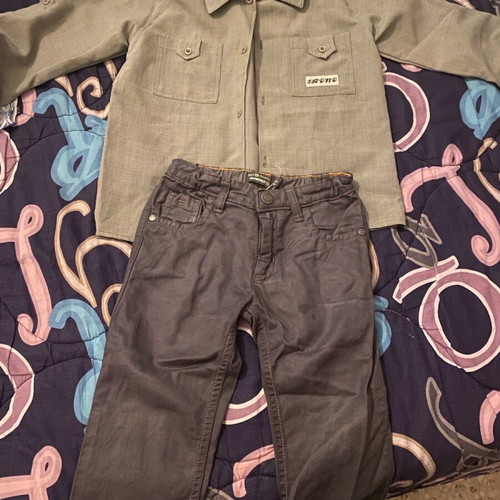 Boys' clothing set age 4 like new, pants and shirt