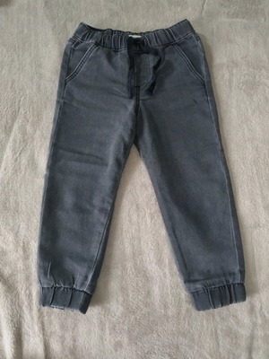 Παντελόνι Sinsay για αγοράκι 4 ετών, μαλακό τζιν σκούρο γκρι ανθρακί, σαν καινούργιο