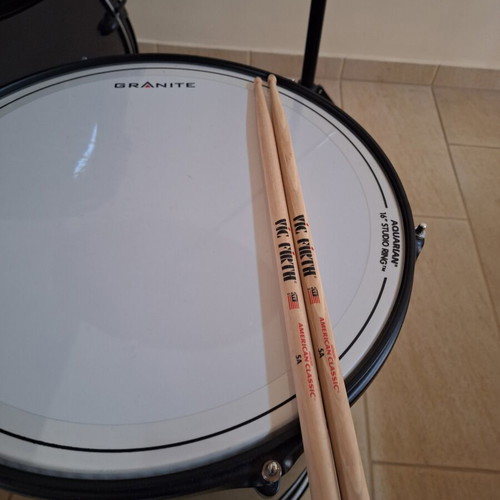 Granite Rock Beat Black Drum Set like new with cymbals and accessories