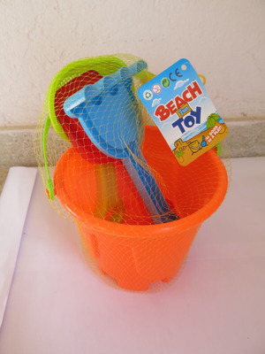 Beach Fun Toy bucket new with net