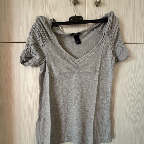 Gray H&M blouse with ruching and V-neck used, size XS