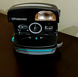 POLAROID 600 INSTANT CAMERA