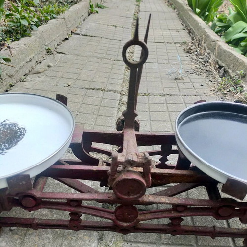 Old scale used, red white and black, 35x25 cm